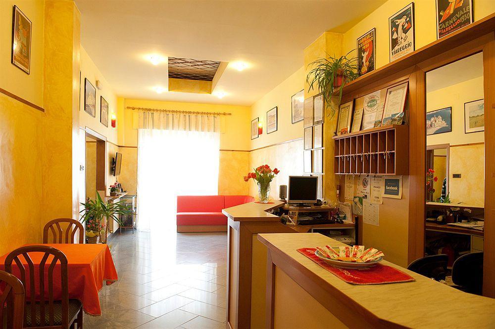 Hotel Dolly Viareggio Kültér fotó