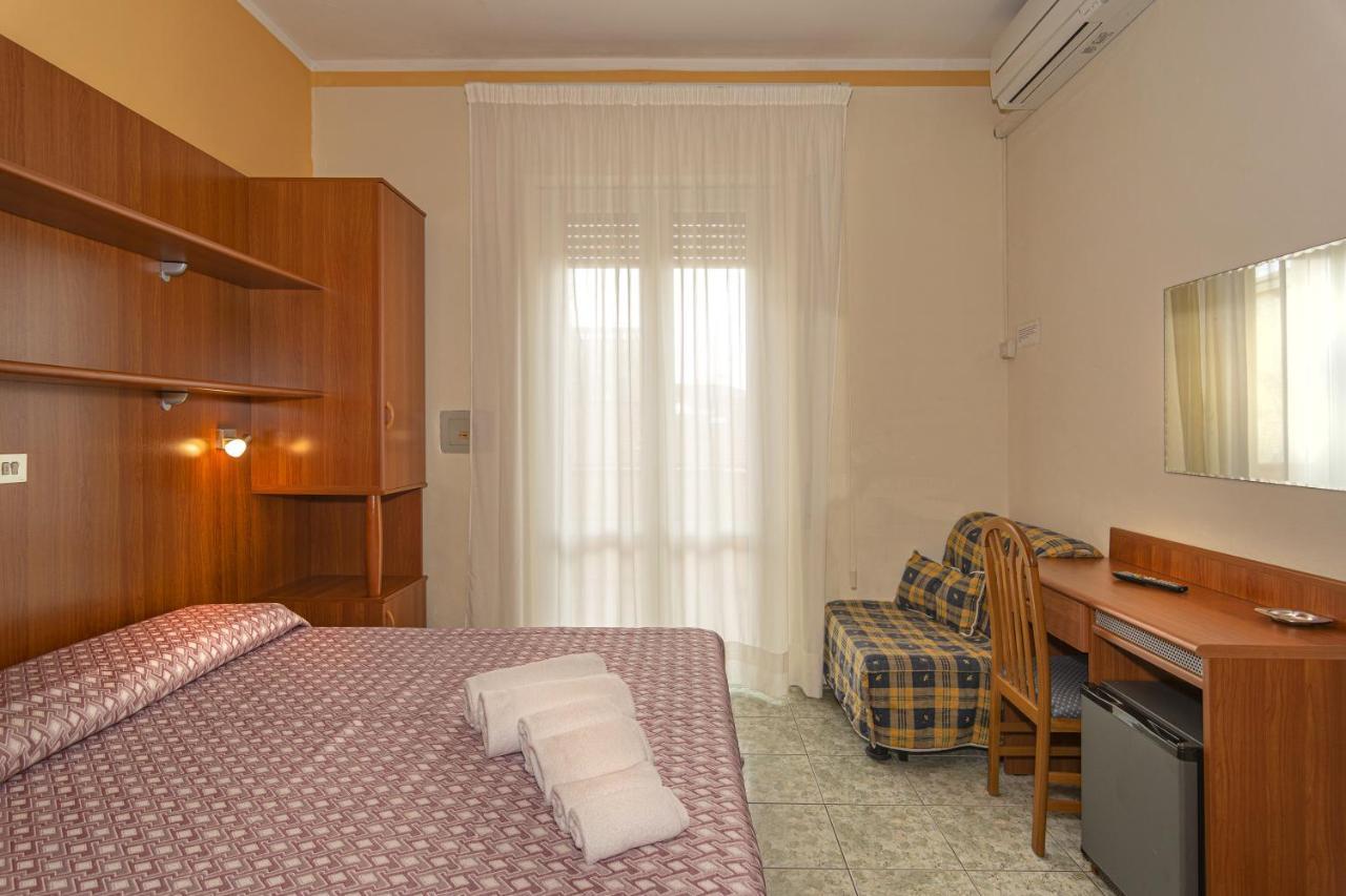 Hotel Dolly Viareggio Kültér fotó