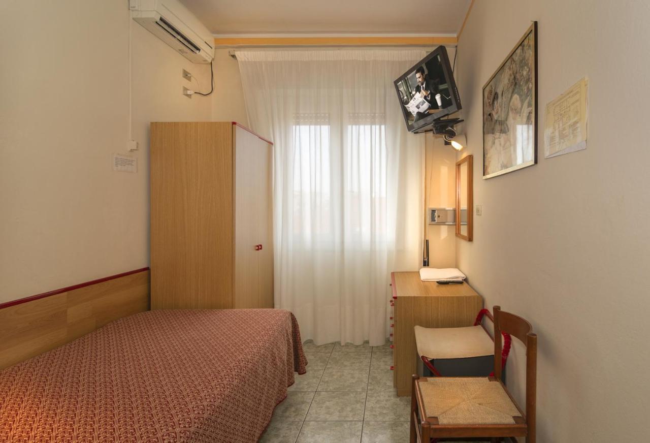 Hotel Dolly Viareggio Kültér fotó