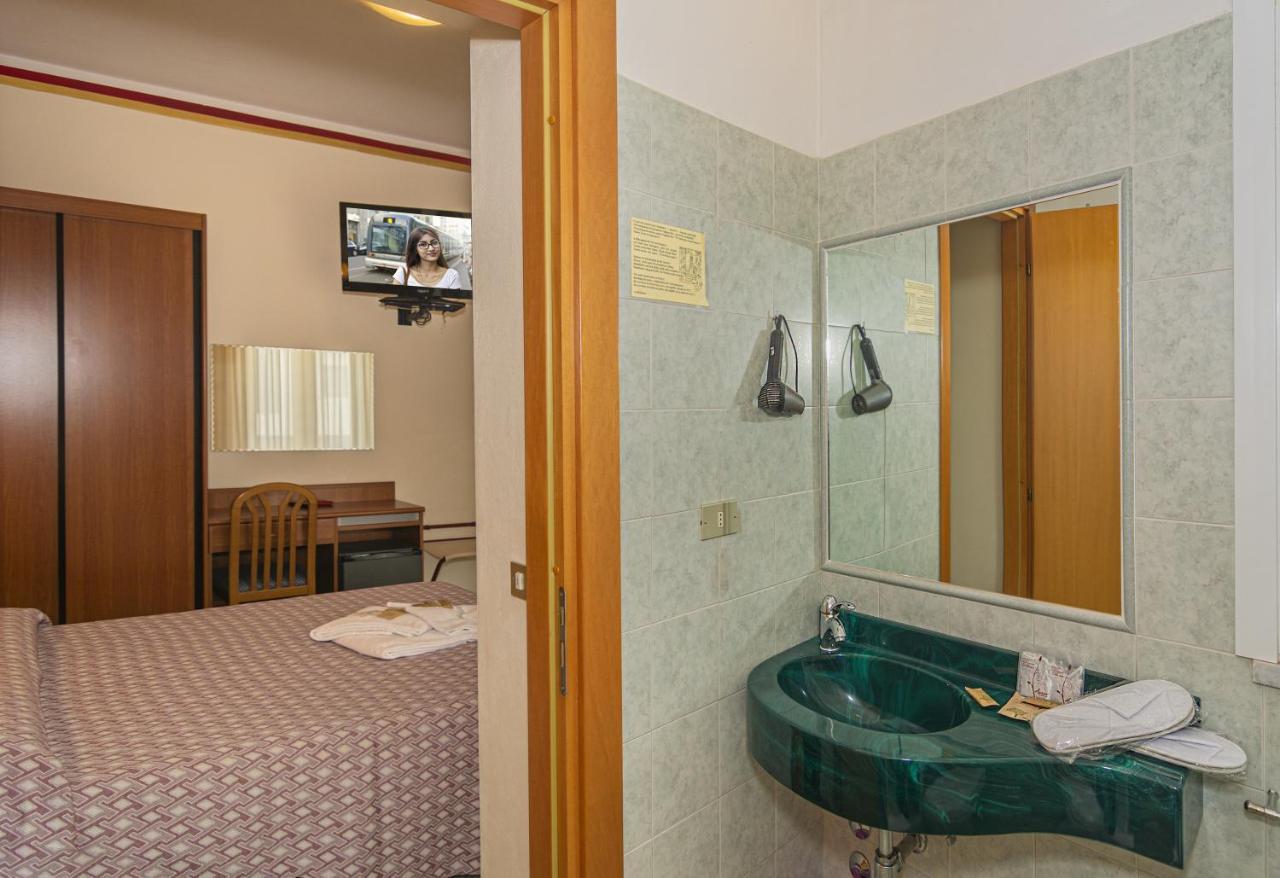 Hotel Dolly Viareggio Kültér fotó