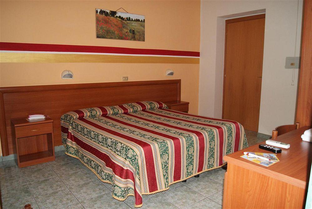 Hotel Dolly Viareggio Kültér fotó