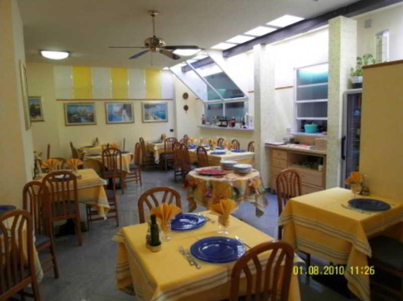 Hotel Dolly Viareggio Kültér fotó