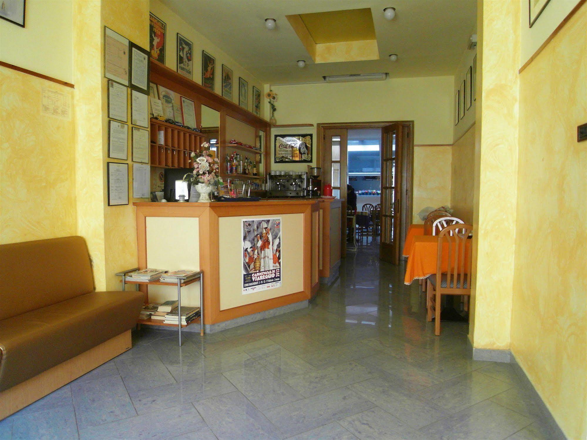 Hotel Dolly Viareggio Kültér fotó