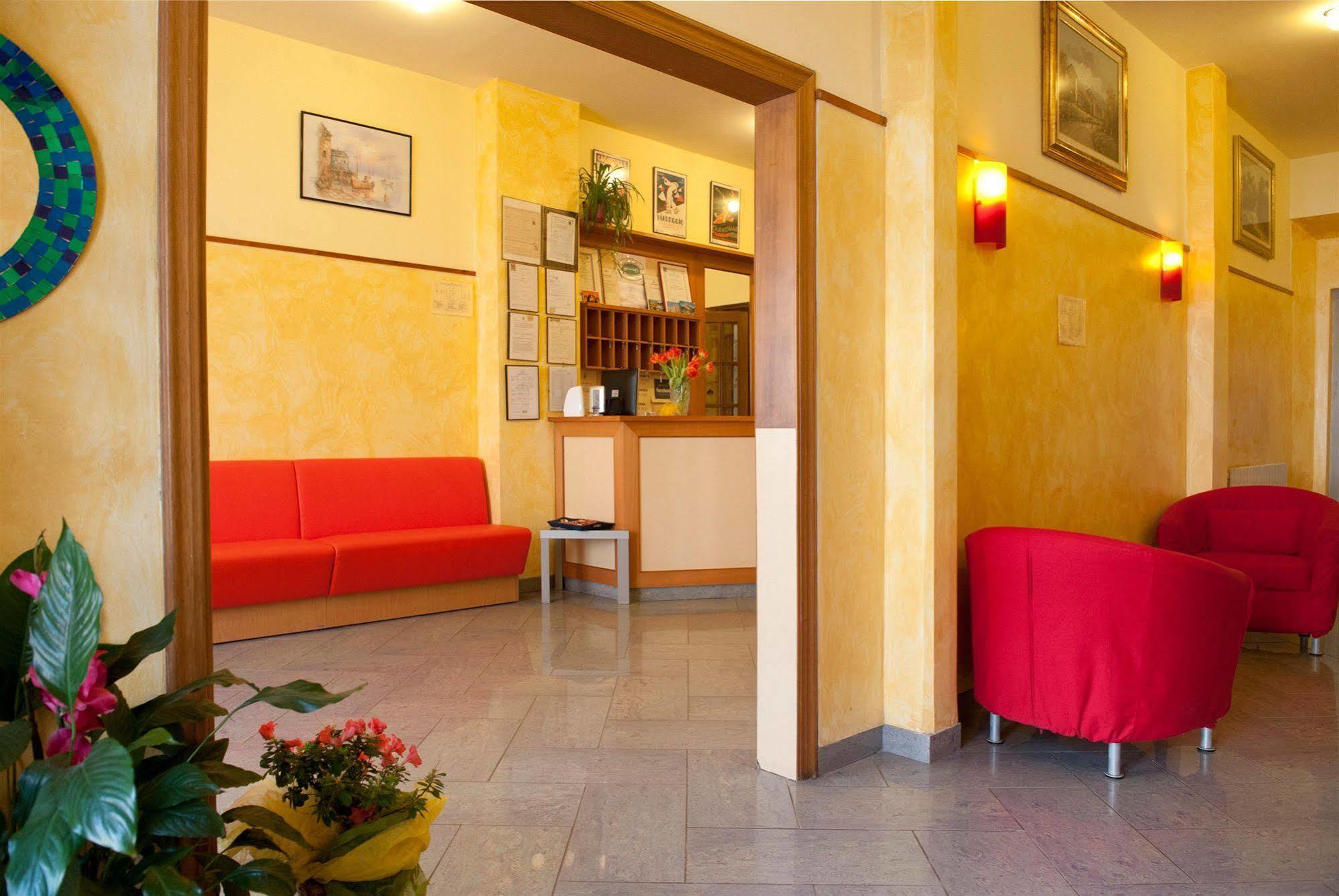 Hotel Dolly Viareggio Kültér fotó
