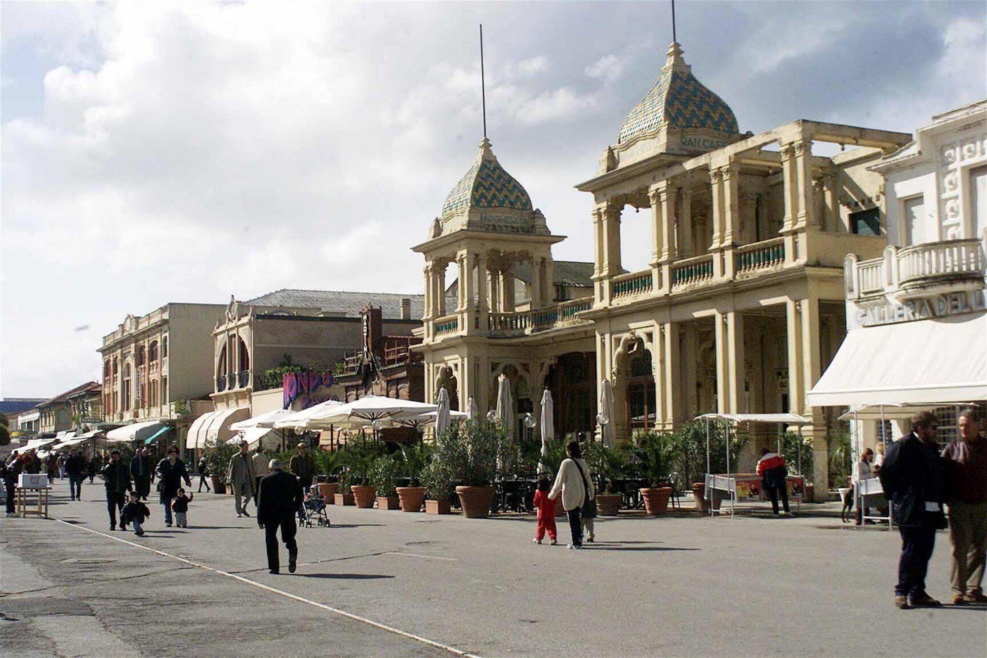 Hotel Dolly Viareggio Kültér fotó