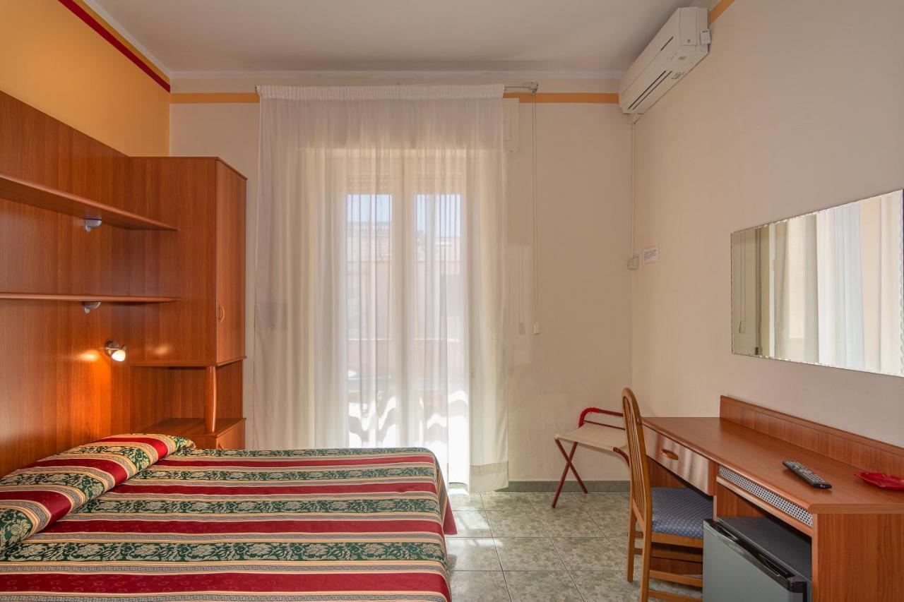 Hotel Dolly Viareggio Kültér fotó