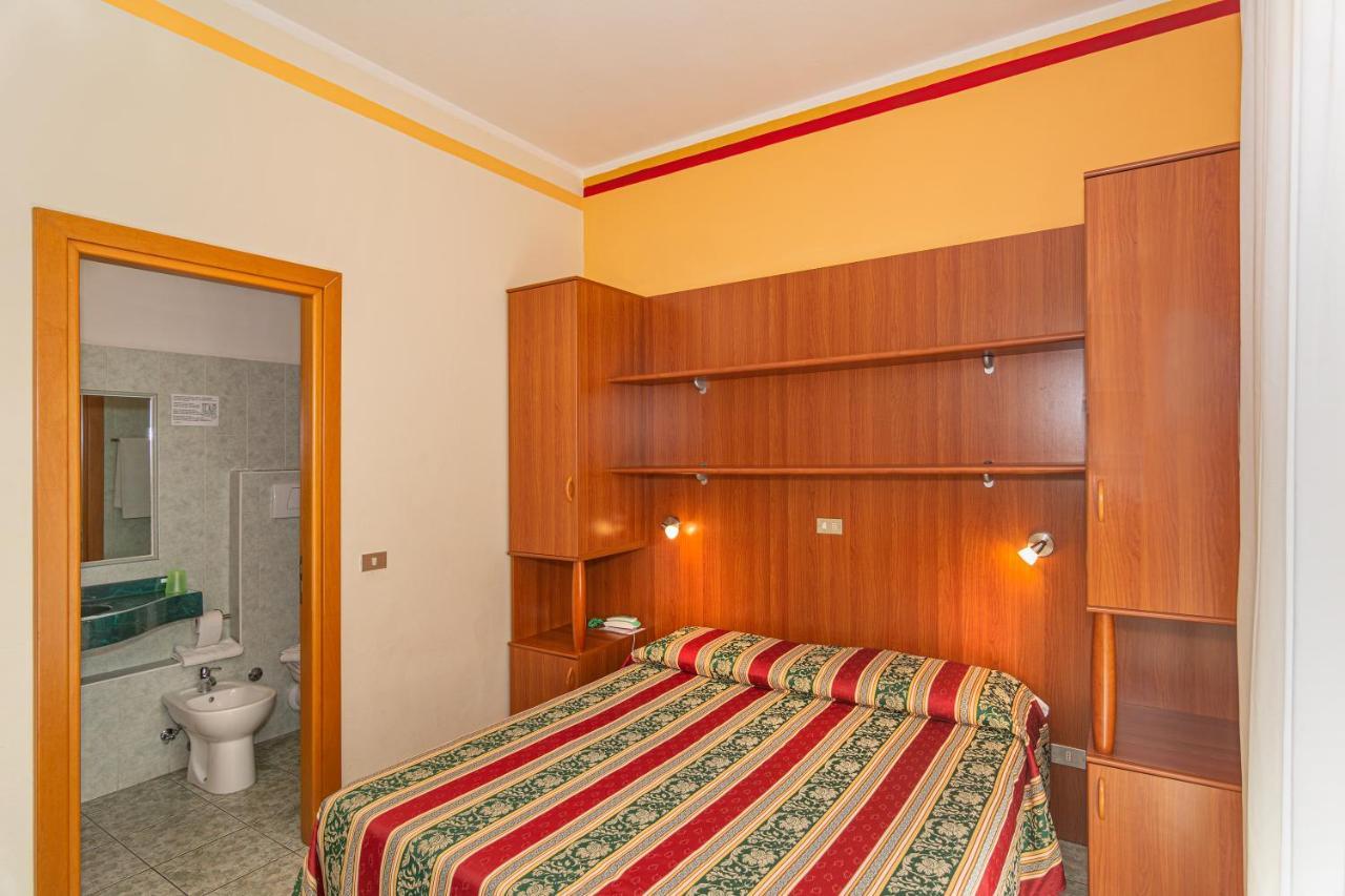 Hotel Dolly Viareggio Kültér fotó